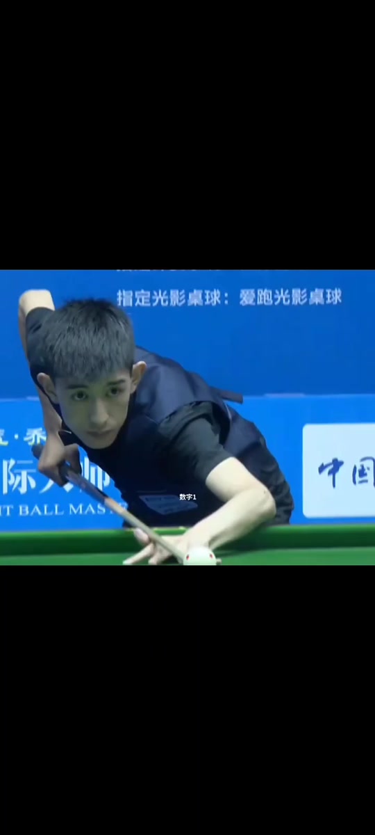 是篮球场上 是篮球场上